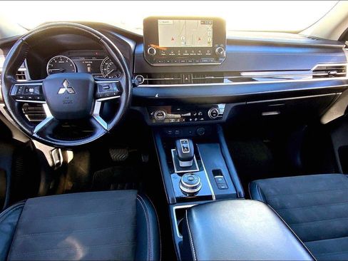 Used 2022 Mitsubishi Outlander SE image 12