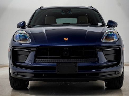Certified 2025 Porsche Macan AWD/4WD image 6