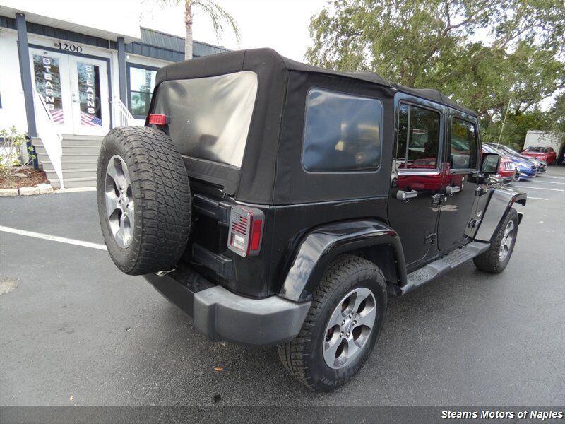 Used 2017 Jeep Wrangler Unlimited Sahara w/ Connectivity Group AWD/4WD image 11
