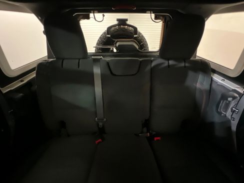 Used 2021 Jeep Wrangler Unlimited Rubicon image 25