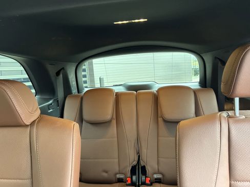 Used 2025 Mercedes-Benz GLS 450 4MATIC image 8