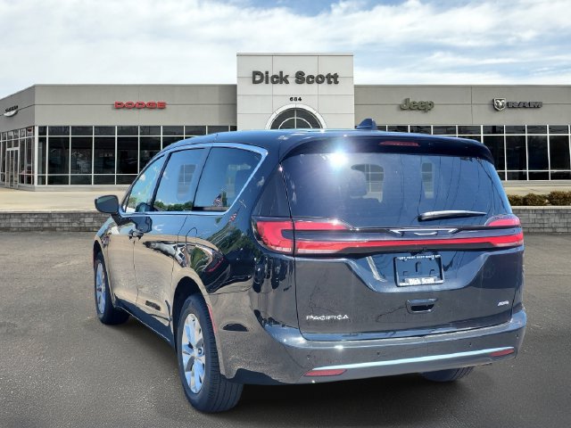 New 2027 Chrysler Pacifica Select w/ Family Tech Group AWD/4WD image 3