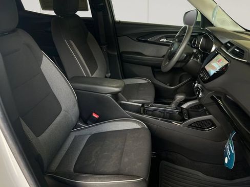 Used 2021 Chevrolet TrailBlazer LT w/ Convenience Package FWD image 17