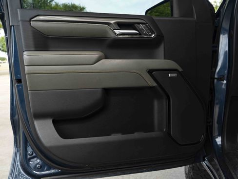 Used 2022 Chevrolet Silverado 1500 ZR2 w/ Technology Package AWD/4WD image 33