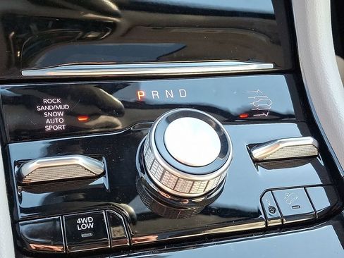 Used 2023 Jeep Grand Cherokee Overland AWD/4WD image 18