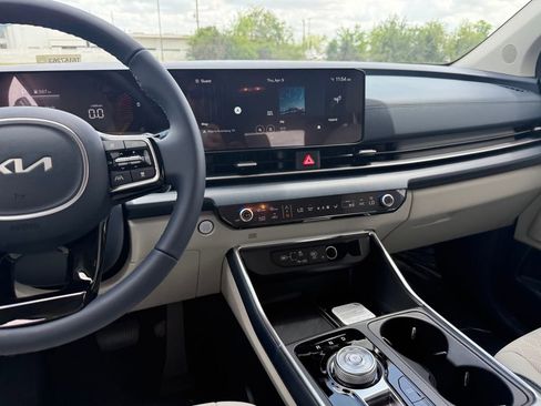 New 2026 Kia Carnival EX FWD image 16