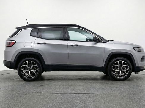 Used 2025 Jeep Compass Limited AWD/4WD image 11