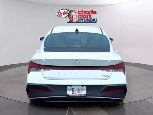 New 2026 Hyundai Elantra SE FWD image 4