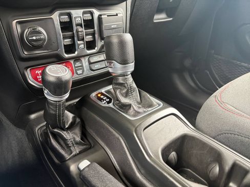 Used 2025 Jeep Wrangler Unlimited Rubicon AWD/4WD image 40