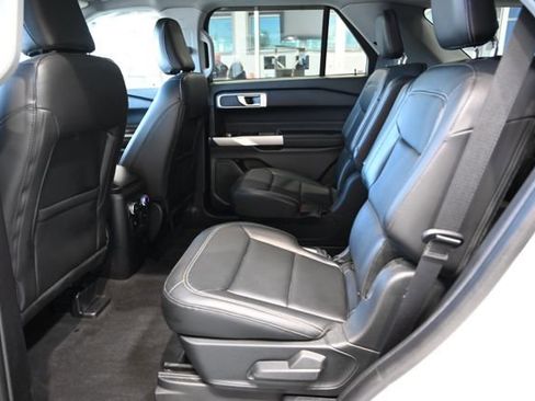 Used 2022 Ford Explorer XLT w/ Equipment Group 202A AWD/4WD image 11