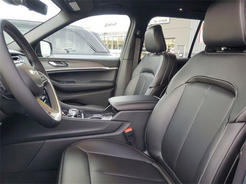 New 2025 Jeep Grand Cherokee Limited image 10