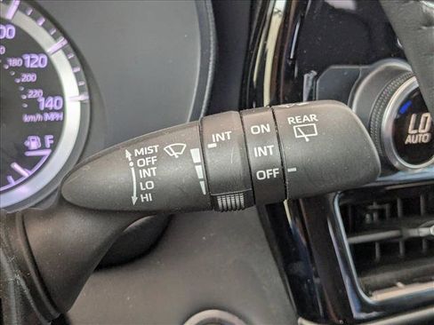 Used 2024 Toyota Highlander LE FWD image 7