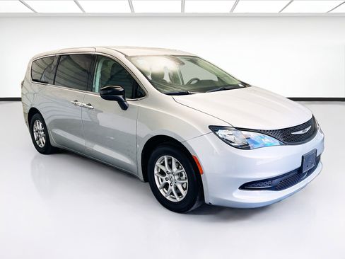 Used 2024 Chrysler Voyager LX FWD image 3