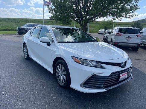 Used 2022 Toyota Camry LE FWD image 2