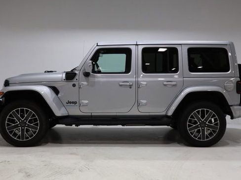 Used 2023 Jeep Wrangler Unlimited Sahara AWD/4WD image 4