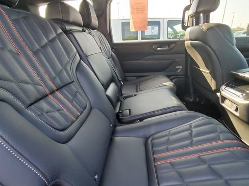 Used 2025 Nissan Armada PRO-4X w/ Pro-4X Premium Package AWD/4WD image 6