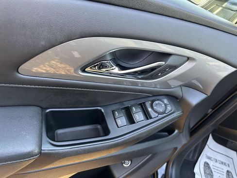 Used 2023 Chevrolet Traverse LT image 7