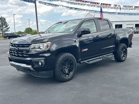 Certified 2022 Chevrolet Colorado Z71 w/ Z71 Midnight Edition AWD/4WD image 4