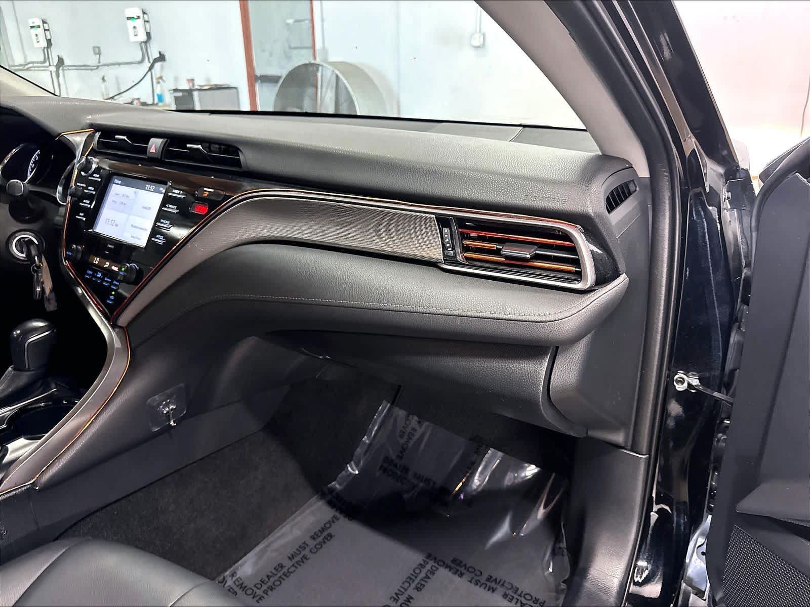 Used 2020 Toyota Camry SE FWD image 17