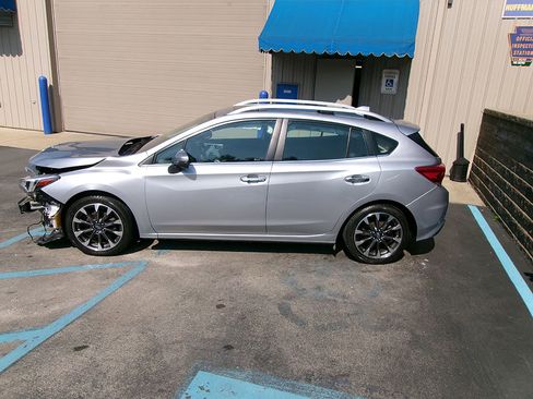 Used 2020 Subaru Impreza 2.0i Limited image 3