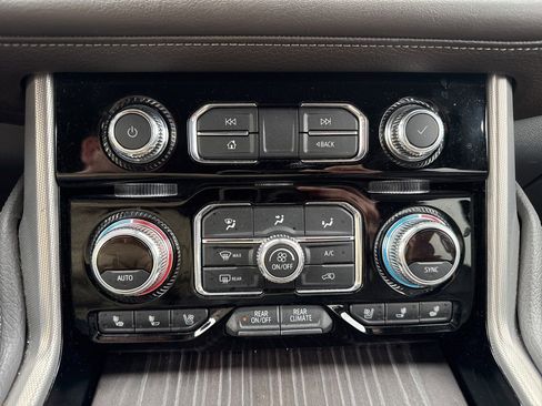 Used 2021 GMC Yukon XL Denali w/ Denali Premium Package image 24