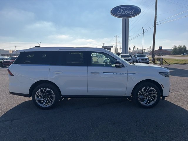 New 2025 Lincoln Navigator Reserve AWD/4WD image 7