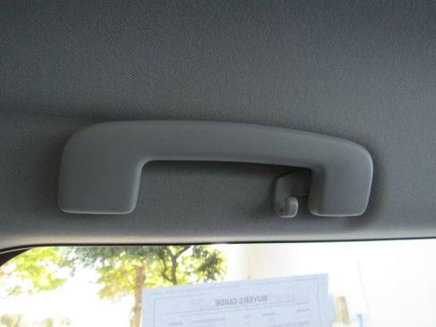 Used 2025 Mitsubishi Outlander SE image 31