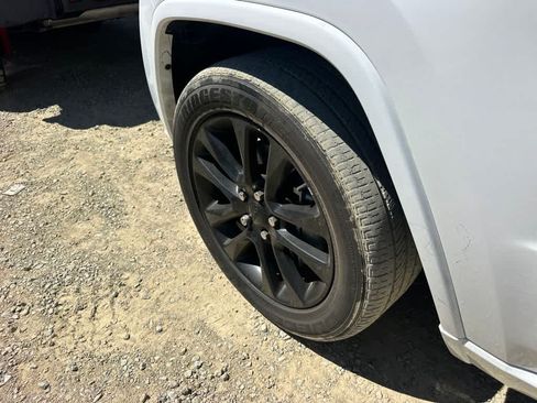 Used 2021 Jeep Grand Cherokee Laredo X AWD/4WD image 5