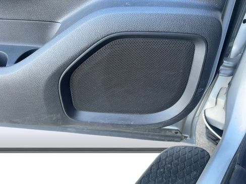 Used 2018 Nissan Titan SV w/ SV Convenience Package image 22