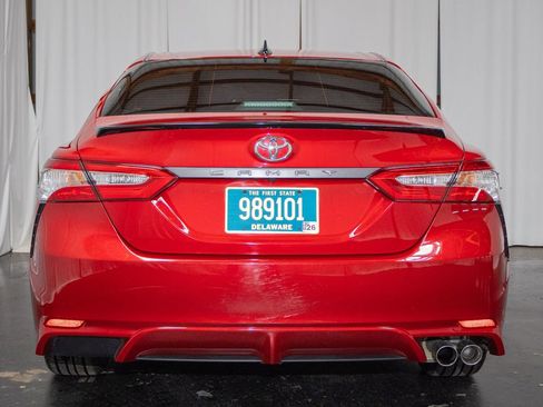 Used 2020 Toyota Camry SE image 3