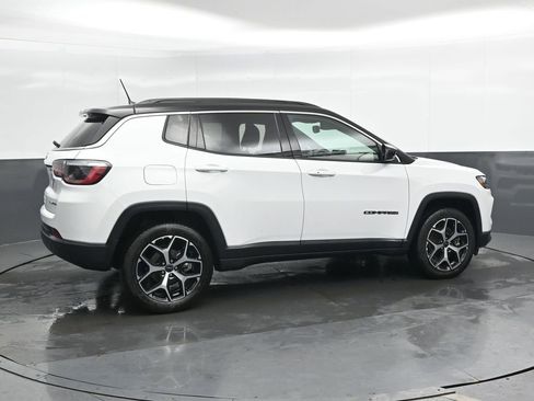 Used 2025 Jeep Compass Limited image 2