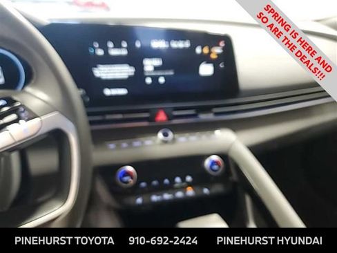 Used 2025 Hyundai Elantra SEL image 10