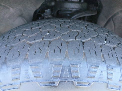 Used 2023 Chevrolet Silverado 1500 LT AWD/4WD image 13