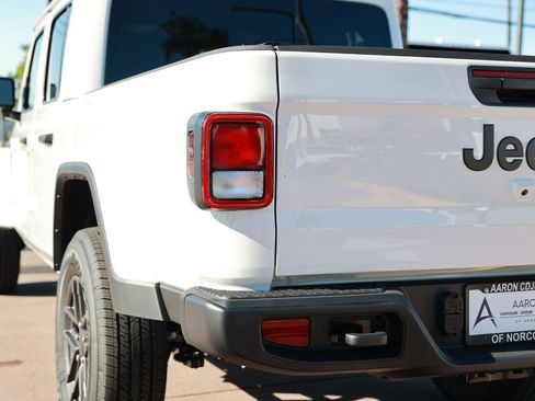 New 2026 Jeep Gladiator Sport AWD/4WD image 9