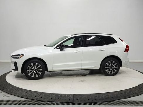 Used 2025 Volvo XC60 B5 Plus AWD/4WD image 4
