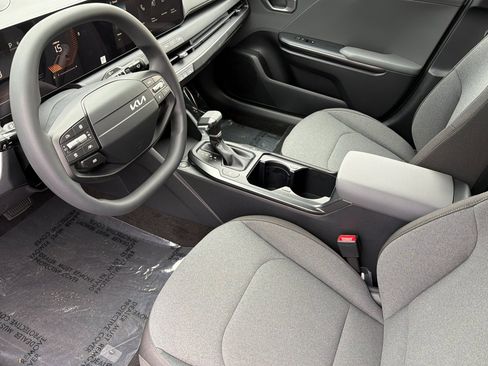 New 2026 Kia K4 LXS image 8
