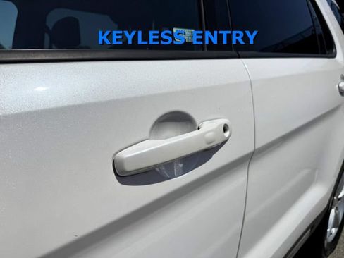 Used 2017 Ford Explorer XLT AWD/4WD image 11