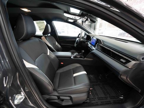 Used 2025 Toyota Camry SE image 26