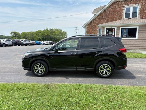 Used 2021 Subaru Forester Premium AWD/4WD image 2