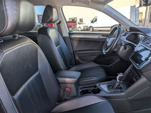 Used 2024 Volkswagen Tiguan SE image 30