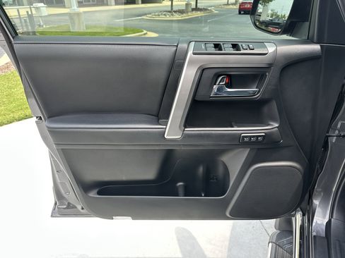 Used 2022 Toyota 4Runner Limited AWD/4WD image 27