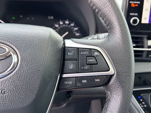 Certified 2026 Toyota Sienna XLE FWD image 34