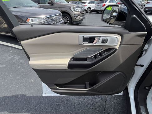 Used 2020 Ford Explorer Platinum w/ Premium Technology Package AWD/4WD image 35