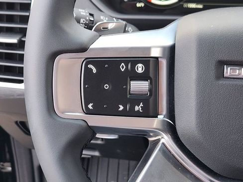 Used 2025 Land Rover Discovery S image 28