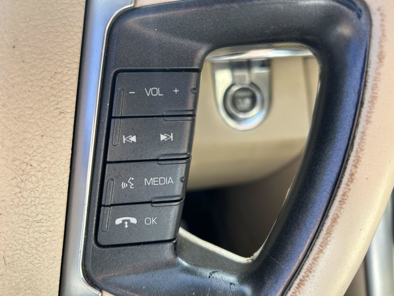 Used 2011 Lincoln MKS AWD image 18