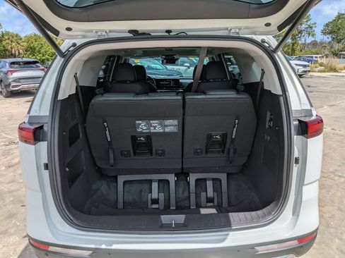 Certified 2024 Kia Carnival SX Prestige FWD image 12