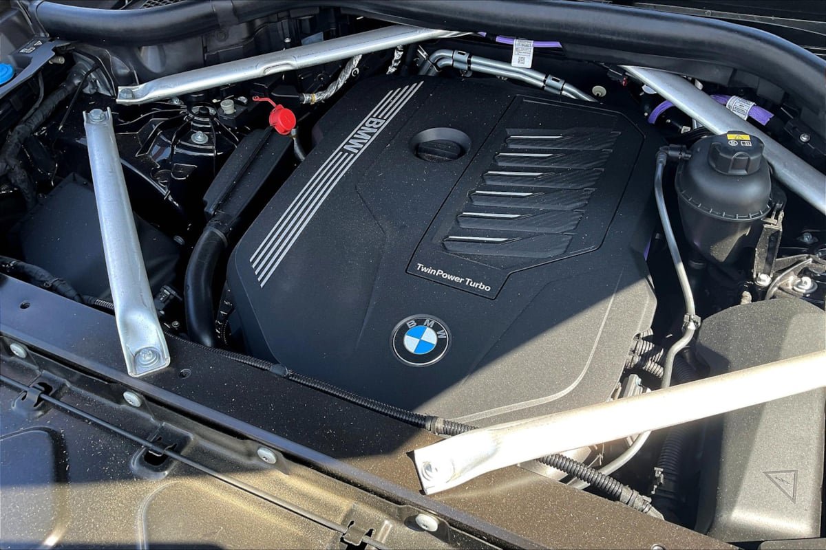 Used 2022 BMW X6 xDrive40i w/ M Sport Package AWD/4WD image 32