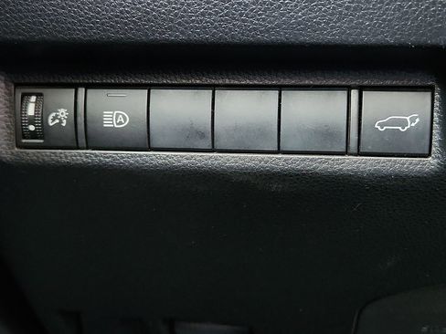 Used 2019 Toyota RAV4 XLE Premium FWD image 18