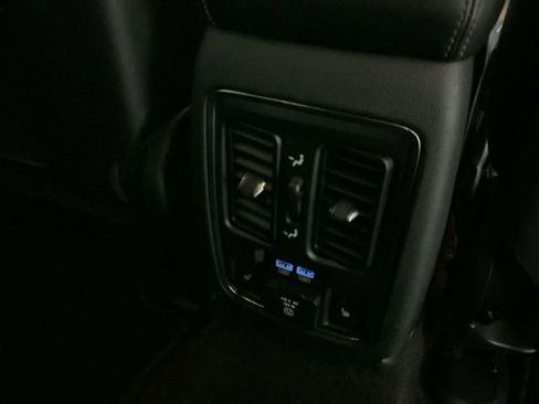 Used 2017 Jeep Grand Cherokee Limited image 31