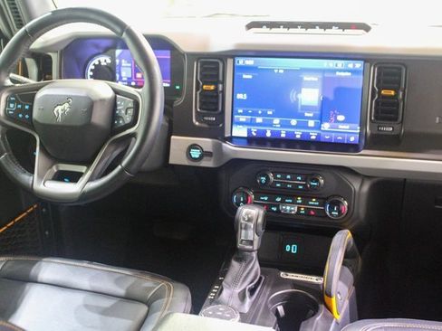 Used 2022 Ford Bronco Badlands w/ Sasquatch Package image 13